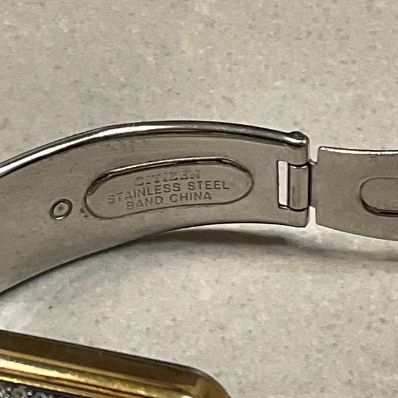 Citizen Eco Drive Mother of Pearl, Gold Tone, Swarovski Crystal, Womens Watch - Picture 8 of 9